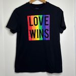 City Streets  Love Wins Short Sleeve T Shirt Size Small Pride Rainbow LGBTQ+ Photo 0