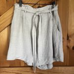 H&M Woman's 10 Cream Paper bag Shorts Photo 0