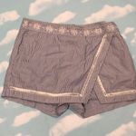 Vineyard Vines  blue and white striped skort Available Photo 1