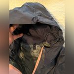 Vineyard Vines Stow & Go Hooded Jacket sz M Photo 7