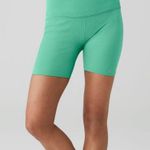 Alo Yoga  Seamless Ribbed Favorite Short Lettuce Photo 6