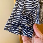 Vineyard Vines  Womens Navy Blue Zebra Pattern Silk Blend Blouse Top Career 8 Photo 4