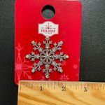 Pin Brooch Snowflake Rhinestones Silver Tone Bling Sparkle New Photo 1