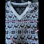 NWT’s Black and White V Photo 4