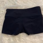 Lululemon Shorts size 4 very good condition no rips , smell or stains. Photo 6