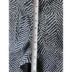 J. McLaughlin Women's Blue and Ivory Patterened Jeans Size 4 Photo 3