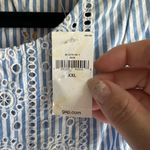 Gap  women’s embroidered top Photo 2