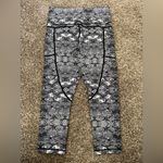 Zyia Women’s  Active Light n Tight Shiny Snakeskin Cropped Leggings Size 6-8 Photo 4