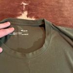 Under Armour  men's green shirt  size medium  Photo 2