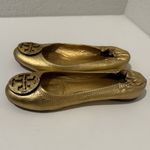 Tory Burch  Reva Gold Metallic Ballet Flats Grained Leather Logo Size 7 Y2K Photo 4