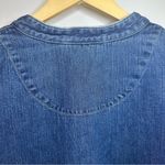Bill Blass  Vintage 90s/Y2K Oversized Denim Shirt. Size: 3X. Medium Wash. Photo 4