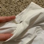 Lululemon white speed up high rise 2.5” shorts size 6 Photo 3
