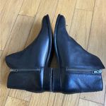 Frye Women’s Carly Zip Chelsea Black Leather Ankle Boots size 9.5 Photo 2
