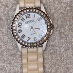 White Watch With Rhinestones Photo 0