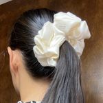 Scrunchies cream silk satin large and medium (2pcs) White Photo 1