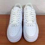 Nike NEW Air Force 1 ‘07 SE Triple White Pearl Women’s Shoe Size 8.5 Photo 4
