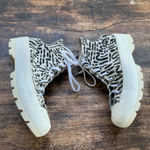 Converse Platform  stacked lugged zebra print high tops size women’s 7 Photo 2