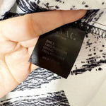 MAAC LONDON Dressy Shorts Size Small‎ Black White Abstract Geometric Print Photo 4