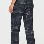 Aritzia NWT TNA New Alix Dark Eclipse Camo Cargo Jogger Pants Size Medium Photo 0