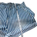 No Boundaries Light Blue & White High Waisted Shorts Women’s Size Large Comfortable Casual! Photo 2