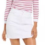 Vineyard Vines Like New Vineyard bones Italian Canadian Denim Frayed Hem Skirt White Size 2 Photo 2