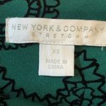 New York And Company  Green Paisley Sheath Dress in Size XS Photo 4
