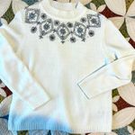 American Vintage Unique cozy grandma white floral embroidered winter Christmas sweater Photo 0