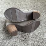 Toms Tom’s Women’s Peep Toe Suede Beige / Griege Block Heel Bootie Sandal Size 6 Photo 5