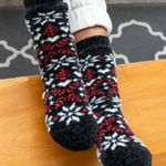 Muk Luks Cabin Cozy Red and Black Winter Socks 2 Pack NWT Photo 1