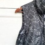 Under Armour Womens Vest Gray Black White Storm Layered Zip Lightweight Medium Photo 6