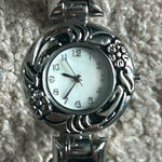 Geneva women’s flower pattern vintage silver‎ bracelet watch does not work Silver Photo 0