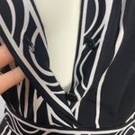 BCBGMAXAZRIA  Dress Abstract Print Black‎ White Tie Waist Pockets Size Medium Photo 8