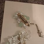 Elegant Floral Hair Accessory Set in White and Gold Photo 8