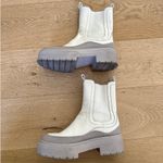 Sam Edelman - Lulia Chelsea Boots in Cream & Gray Photo 2