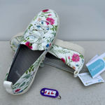 Baretraps GRACIELA Women's Casuals White/Multi Flower Print 6W White Size 6 Photo 0