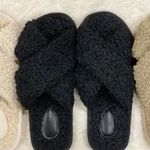 UGG Slippers Photo 0