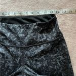 Athleta Women's Woodlandsâ Cropped Chaturanga Reversible Leggings Sz Xsmall Photo 5