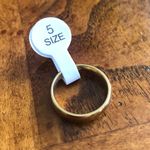 Ladies 18kt solid yellow gold 4mm classic dome wedding band NWT 5 Photo 4