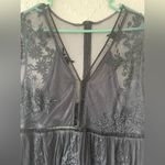 Blackfloral embroidered crochet lace v Photo 1