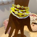 Handmade Beaded stretchy friendship bracelets flowers yellow gold white Photo 3