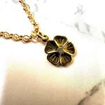 Gold tone dainty flower necklace Photo 1