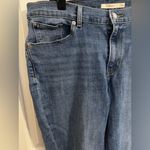 Levi's  Women's Classic Capri Medium Wash Size 14 Photo 3