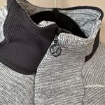 Lululemon ‎ Women’s Base Runner 1/2 Zip Gray and Black Pullover Size 6 Photo 7
