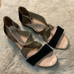 Eric Michael ‎ Sandal Size 40 Strappy Elastic Made In Spain Gold Black Wedge Photo 0