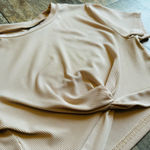 SheIn NWOT Tan Fitted short sleeve Cropped Front Knot Top Size Small Photo 2