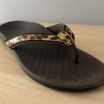 Vionic Shoes Womens Sz 9 Leopard Flip Flop Sandals Orthotic Comfort Arch Support Photo 0