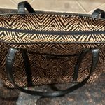 Vera Bradley EUC.  ZigZag patterned tote Photo 10