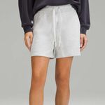 Lululemon  Scuba High-Rise Short 5" Heathered Core Ultra Light Grey Size 6 Photo 0