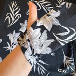 Roxy sz M Womens Black Floral Swim Rash Sun Gaurd Beach Outdoor Travel Vacation Photo 8
