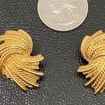 Monet Vintage  Signed Gold-tone Wheat Spray Rope Feather Clip On Earrings Photo 5